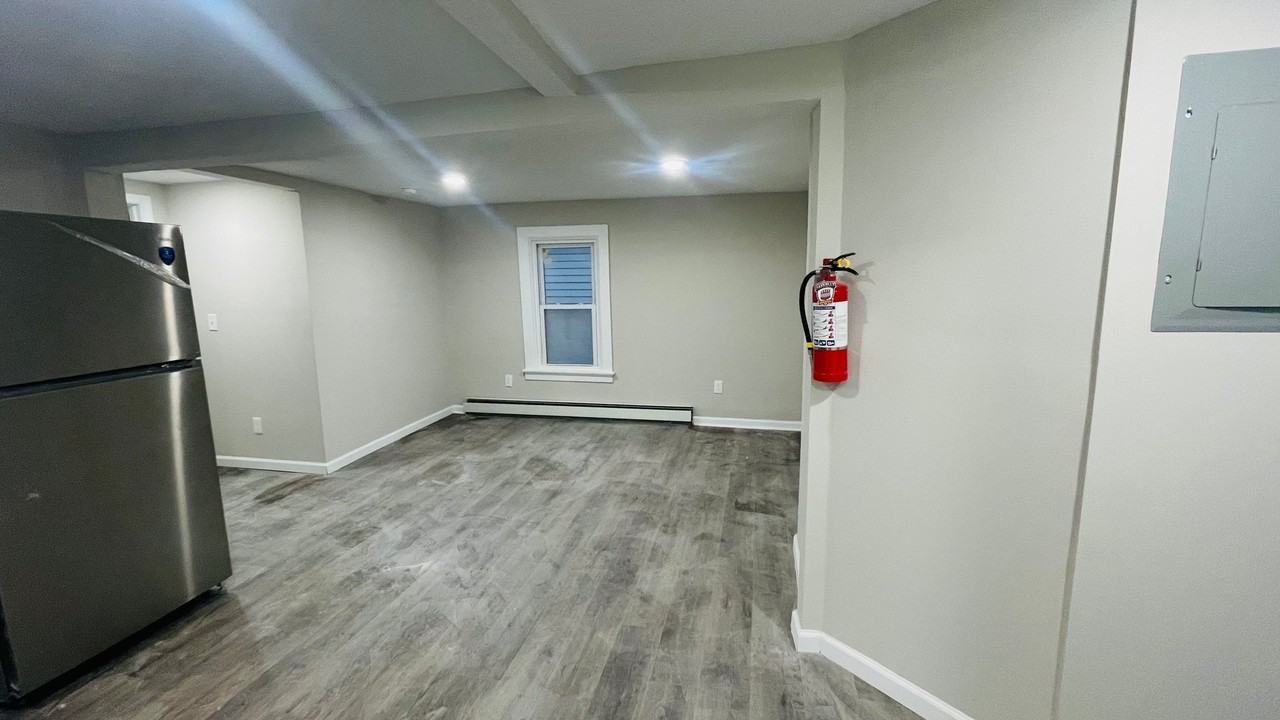 715 Catherine St #2 - Photo 2 of 11