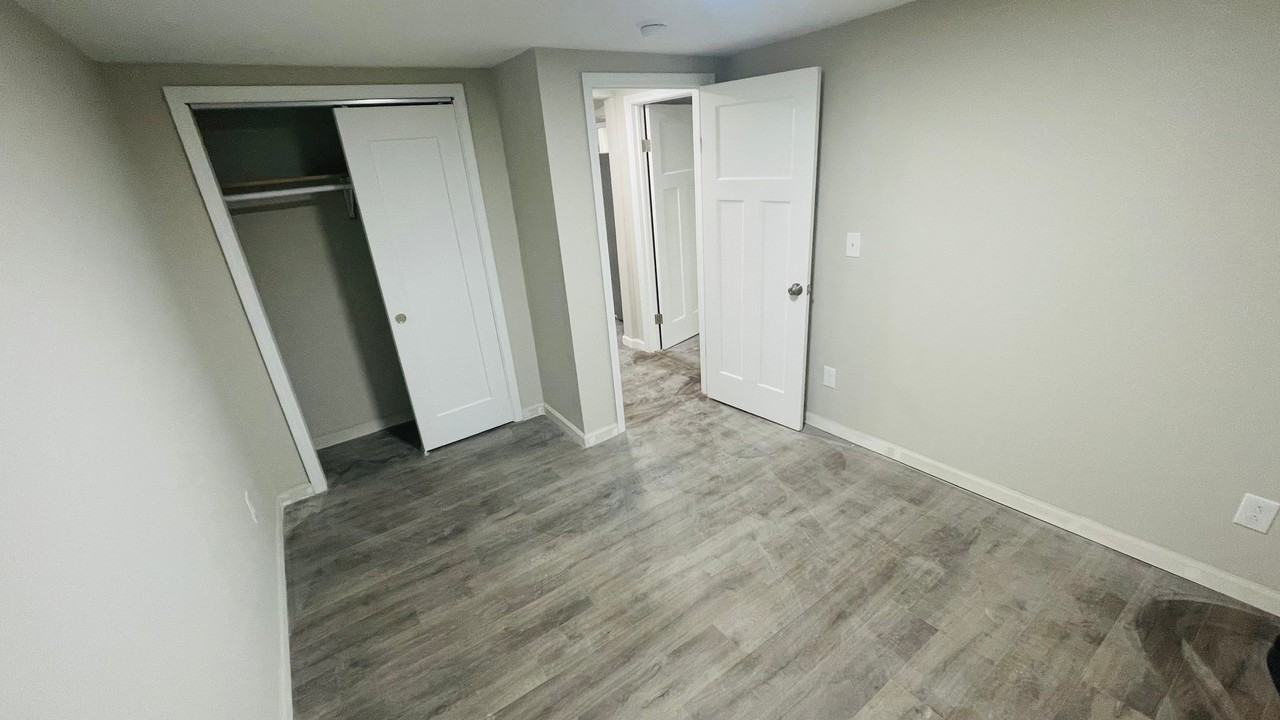 715 Catherine St #2 - Photo 5 of 11