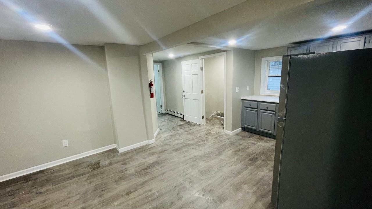 715 Catherine St #2 - Photo 6 of 11