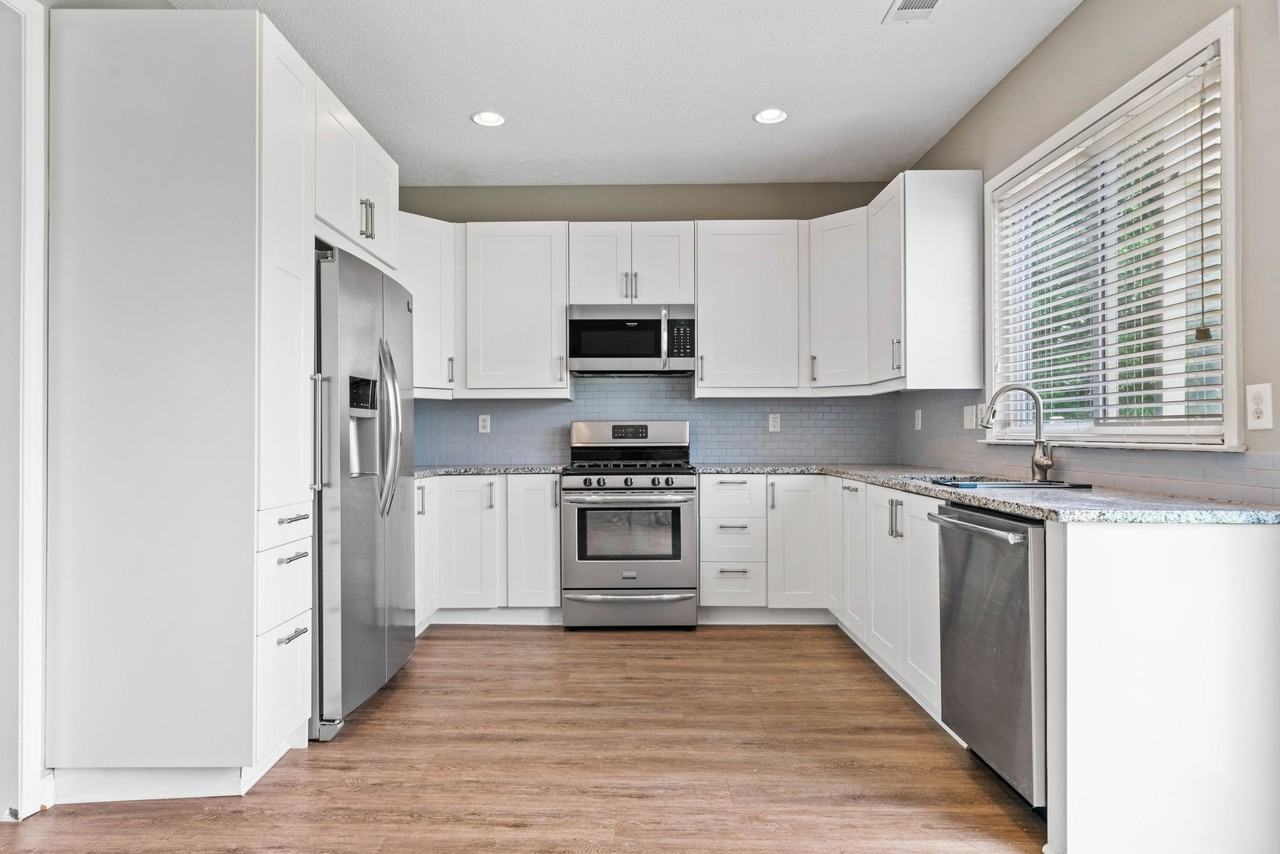 495 Stambridge Ct - Photo 3 of 18