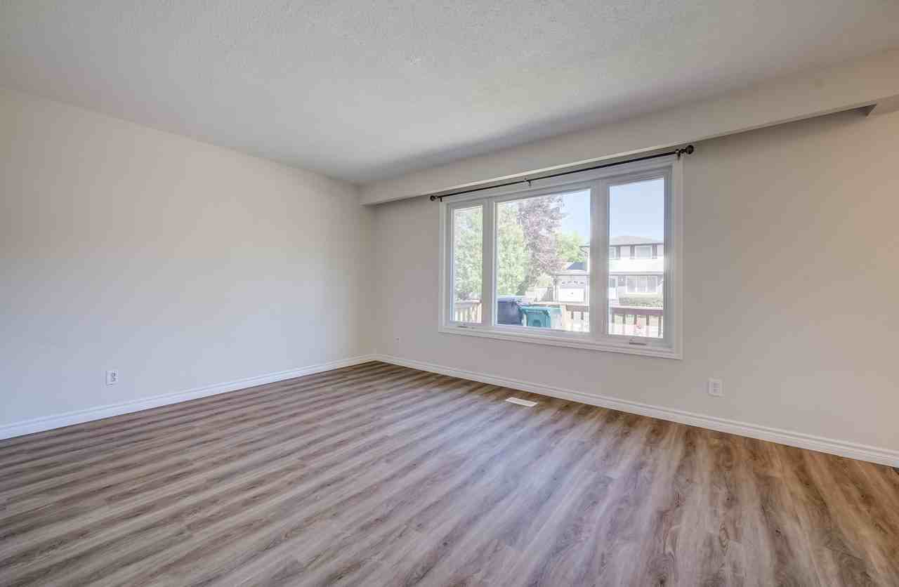 70 Arrowhead Crescent - Photo 4 of 19