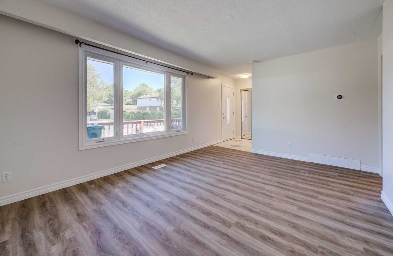 70 Arrowhead Crescent - Photo 5 of 19