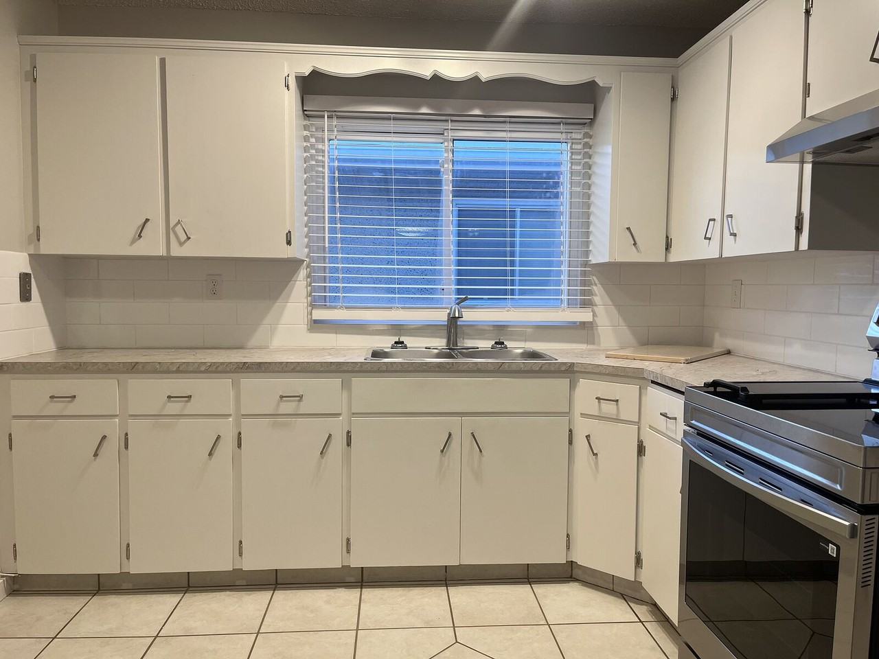 1318 Phair Ave Ne - Photo 4 of 22