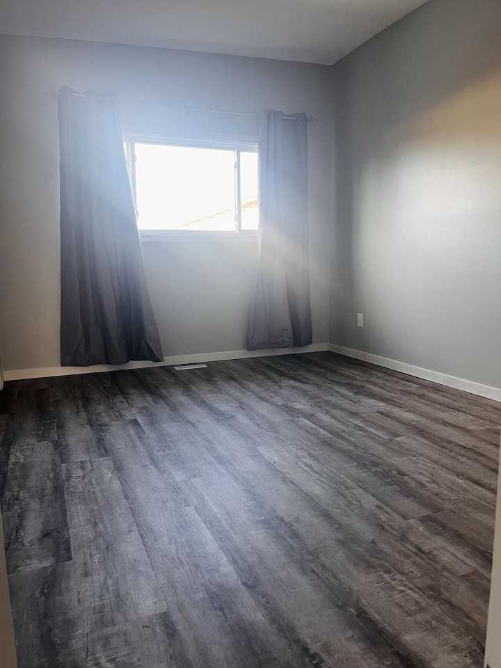 1318 Phair Ave Ne - Photo 5 of 22