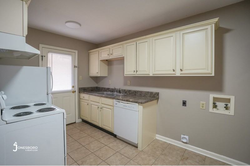1610 Stone St - Photo 5 of 13