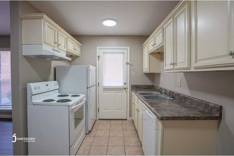 1610 Stone St - Photo 6 of 13