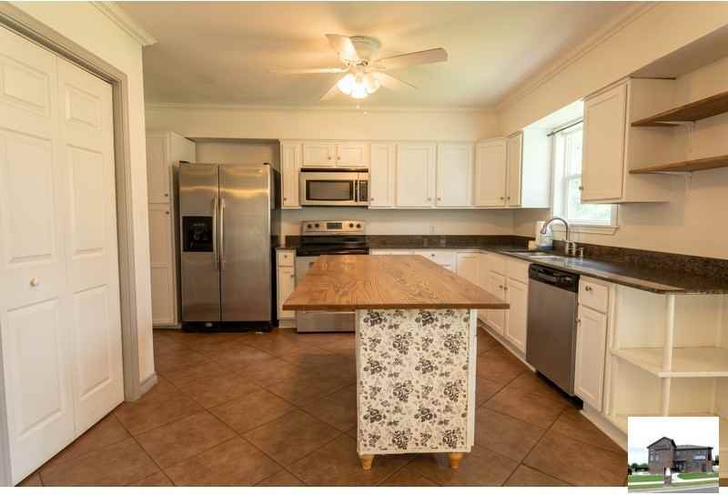 1007 S 23rd St - Photo 4 of 27
