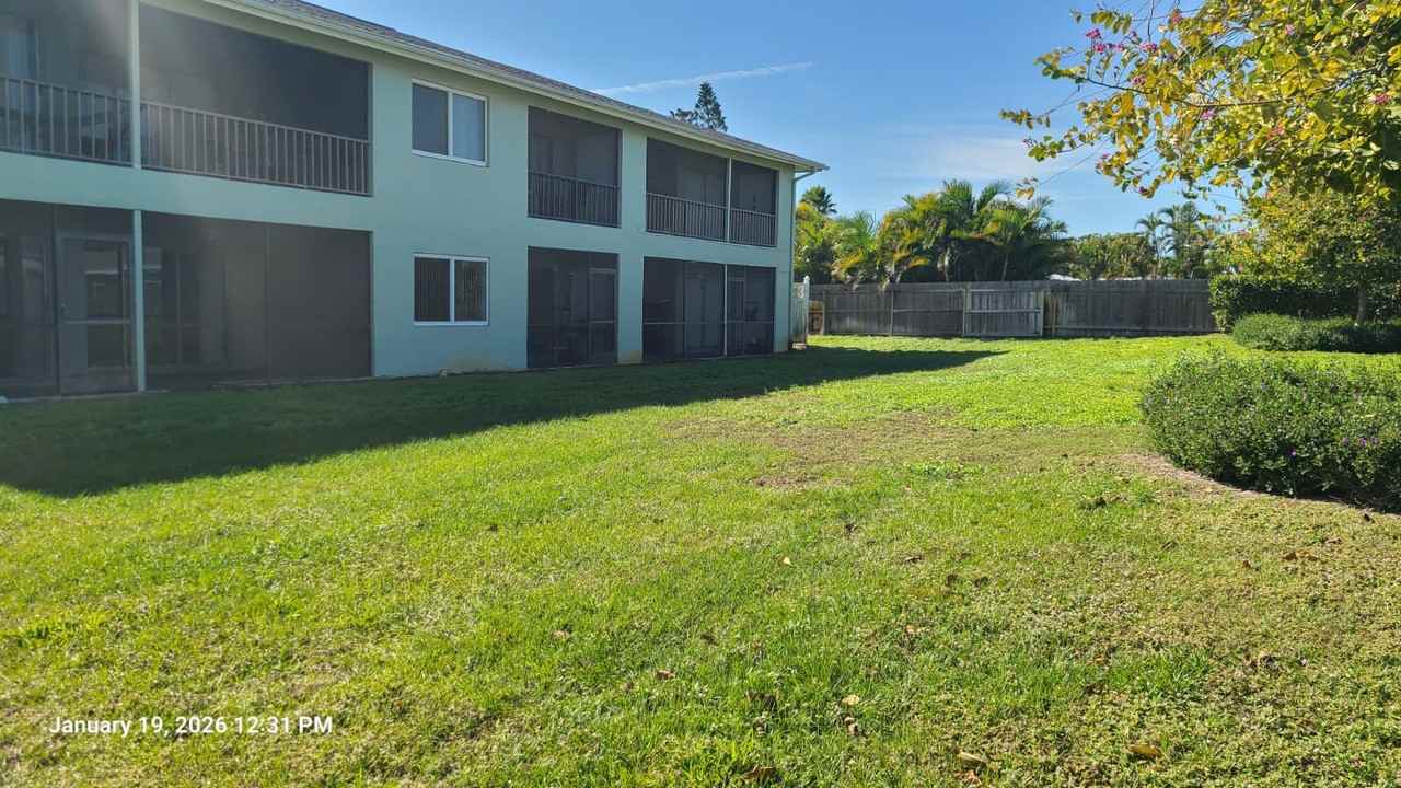 993 Nw Spruce Ridge Dr #7 - Photo 2 of 13