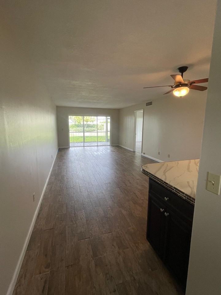 993 Nw Spruce Ridge Dr #7 - Photo 3 of 13