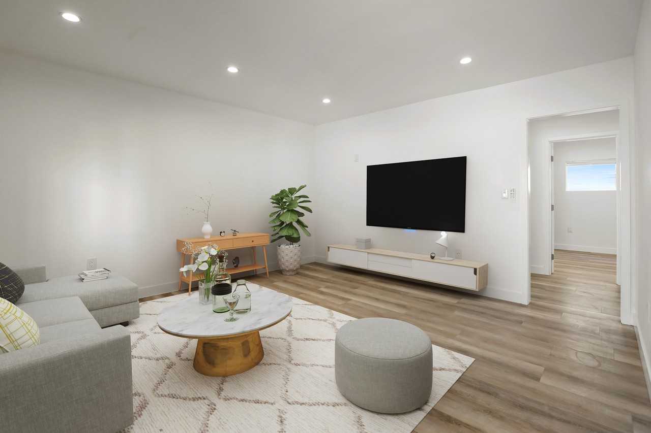 2561 W Avenue 30 #3 - Photo 4 of 13