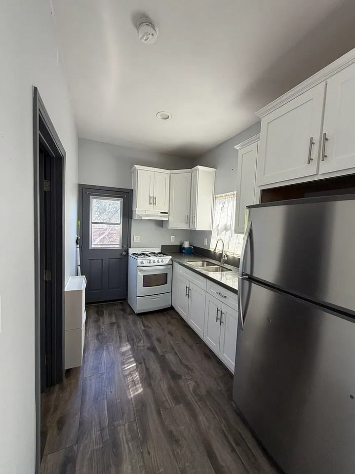 4540 Huntington Drive North - Photo 5 of 13