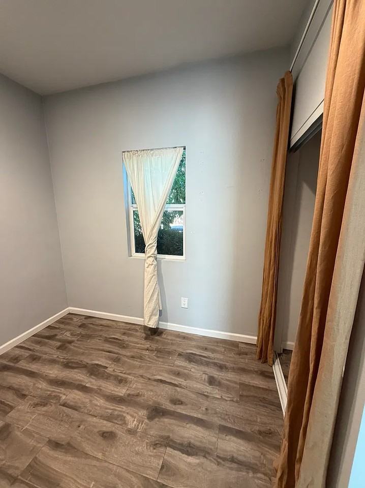 4540 Huntington Drive North - Photo 7 of 13