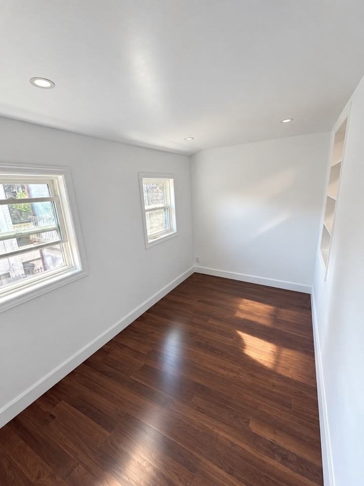 1713a Saint Clair Avenue West - Photo 6 of 15