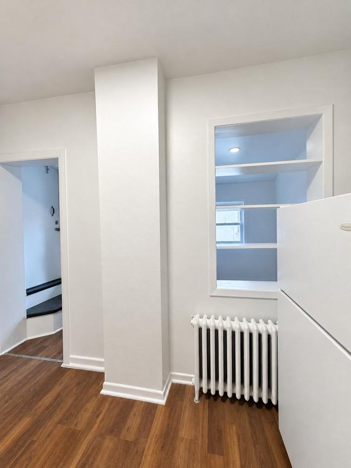1713a Saint Clair Avenue West - Photo 4 of 15