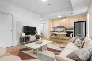 featured image of 820 Gladstone Ave