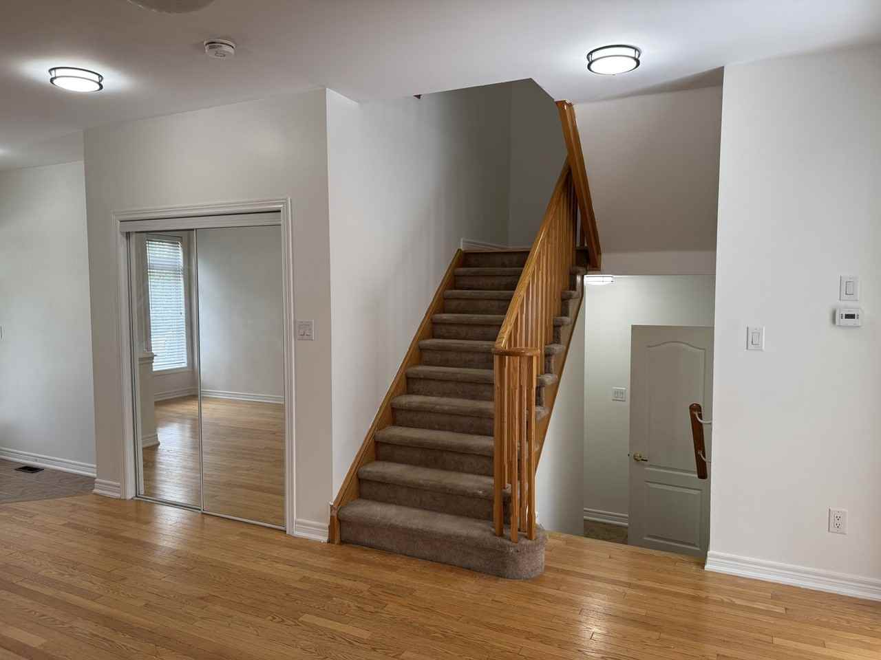 324 Giddings Cres - Photo 3 of 10