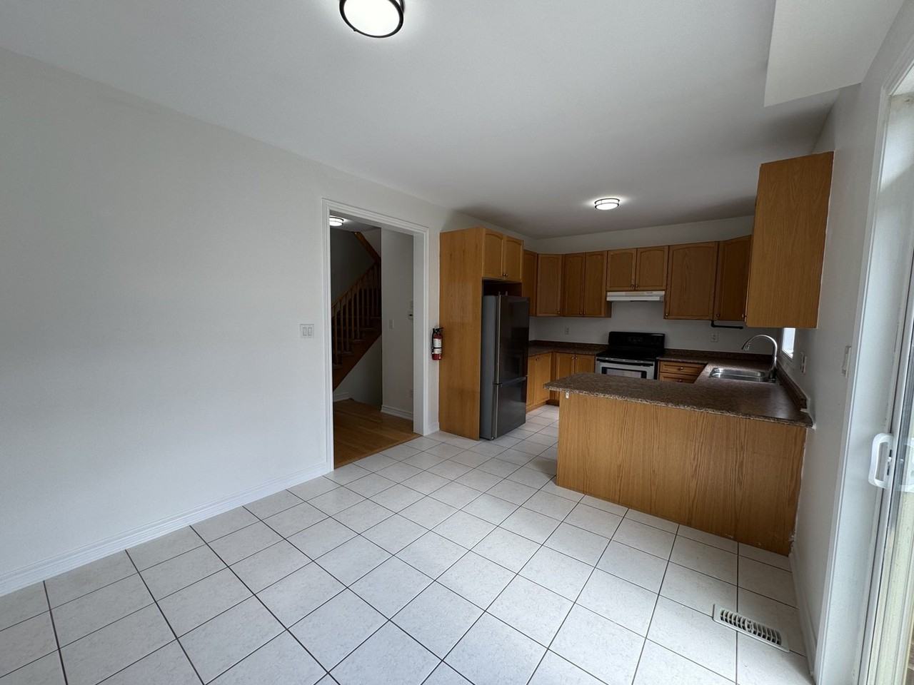 324 Giddings Cres - Photo 4 of 10