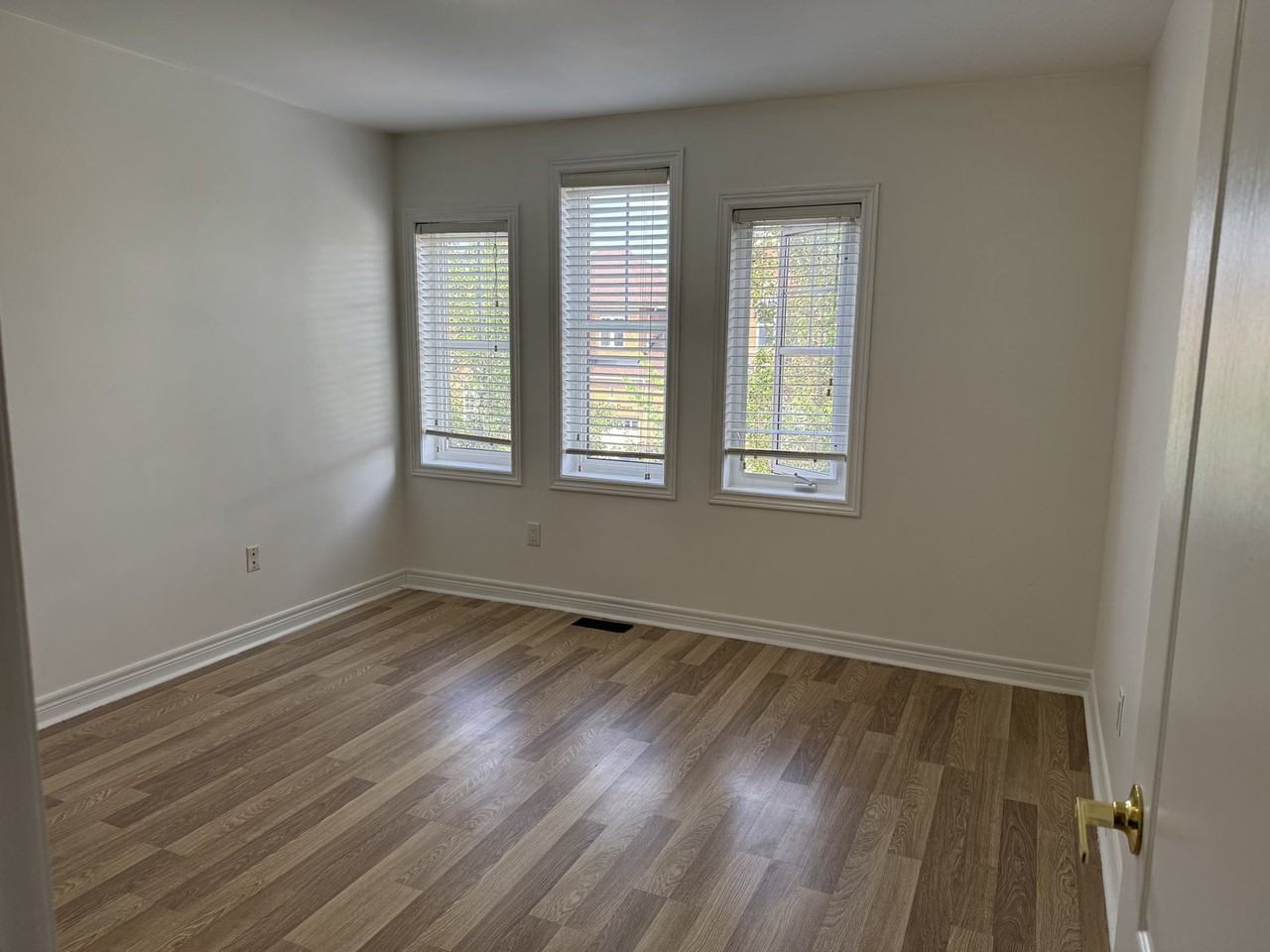 324 Giddings Cres - Photo 7 of 10