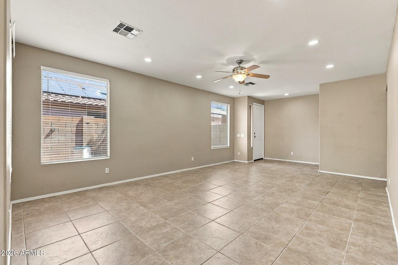 9434 W Ross Ave - Photo 4 of 37