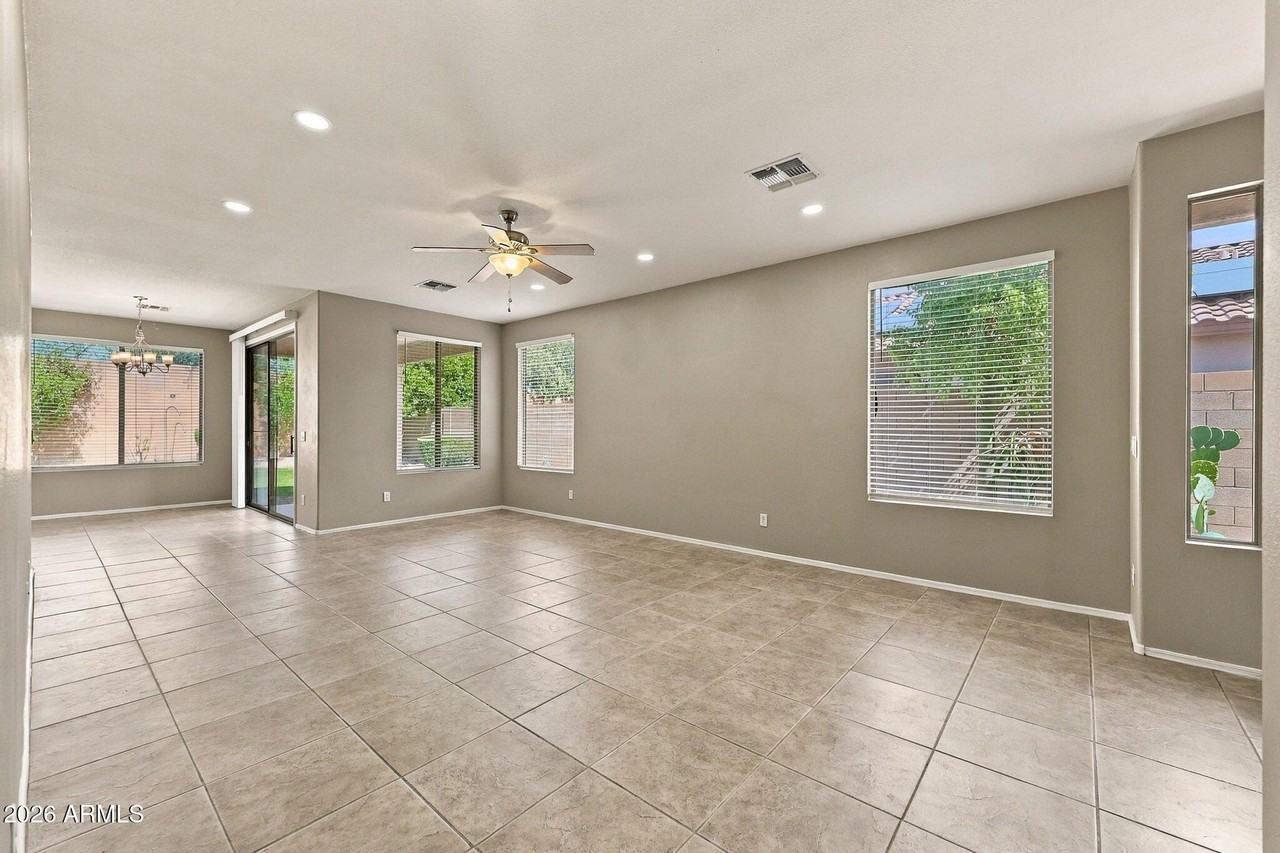 9434 W Ross Ave - Photo 5 of 37