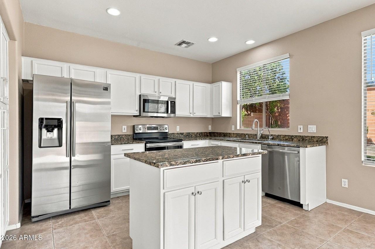 9434 W Ross Ave - Photo 6 of 37