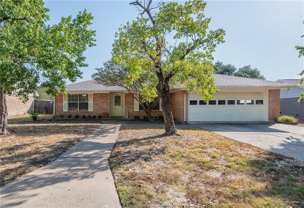 1819 Leona Dr - Photo 2 of 15