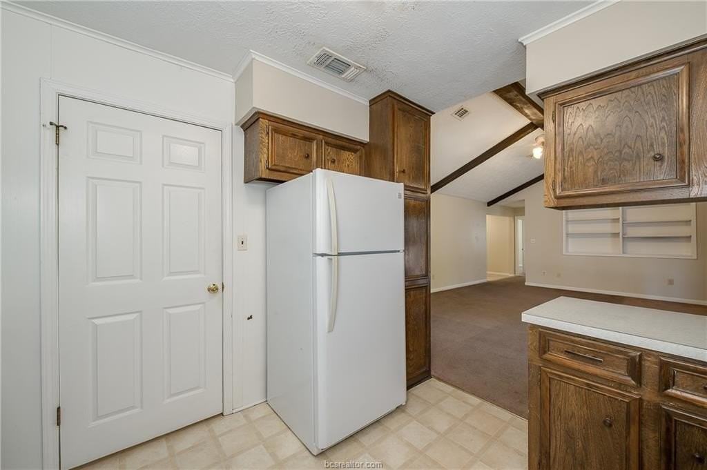 1819 Leona Dr - Photo 3 of 15