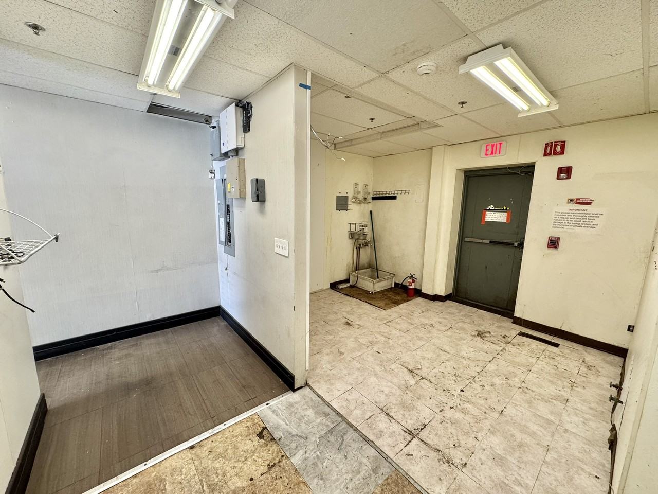 576 W Boylston St - Photo 6 of 14