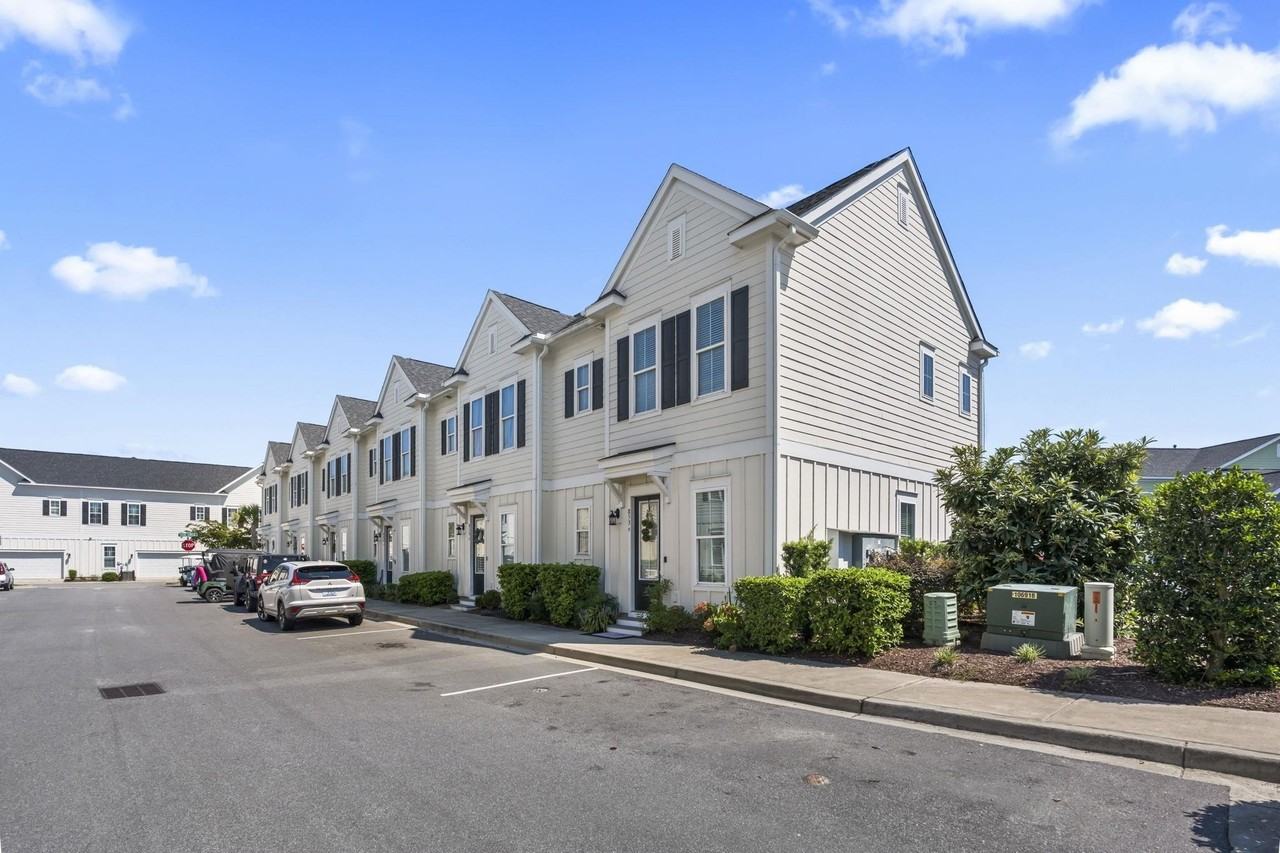 853 Filliman Aly #F - Photo 2 of 36