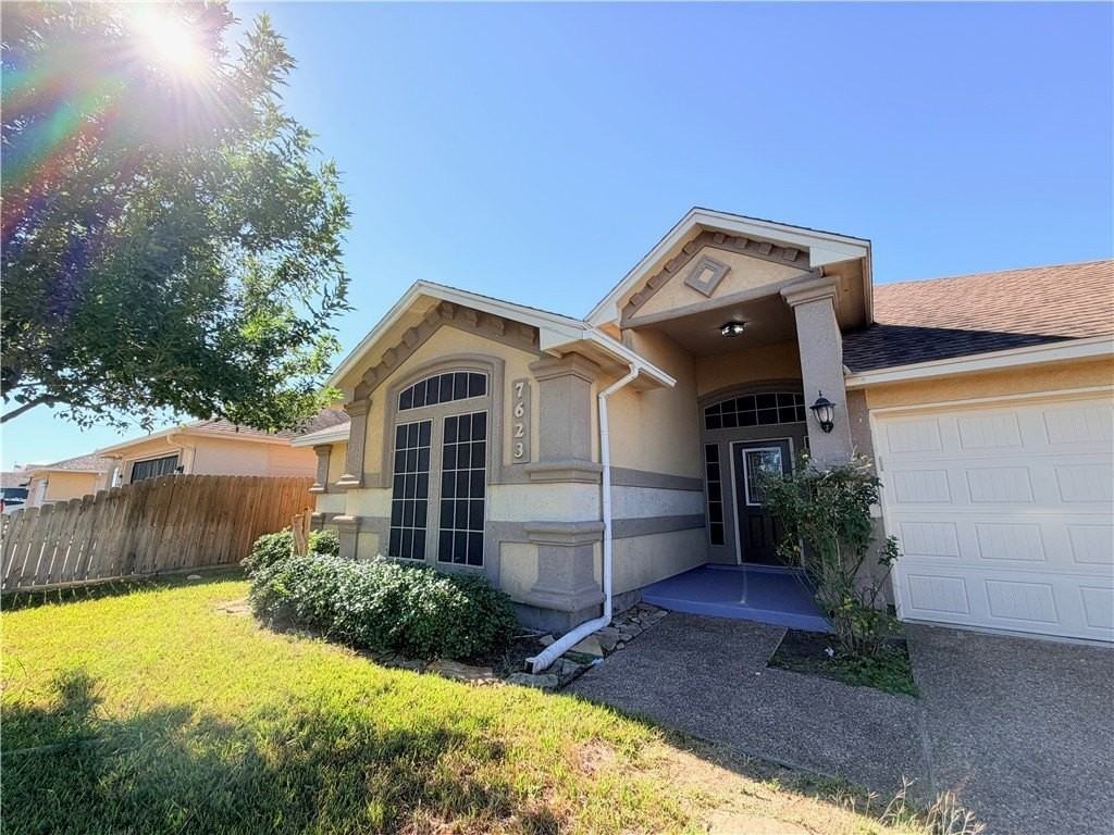7623 Aquamarine Dr - Photo 2 of 30