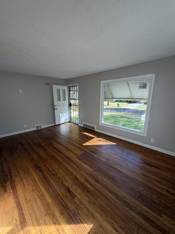 21303 Raymond St #1 - Photo 3 of 18