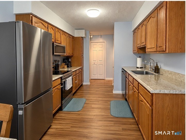 365 Mather St #26 - Photo 3 of 12