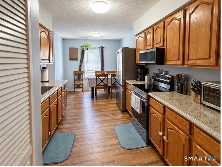 365 Mather St #26 - Photo 4 of 12