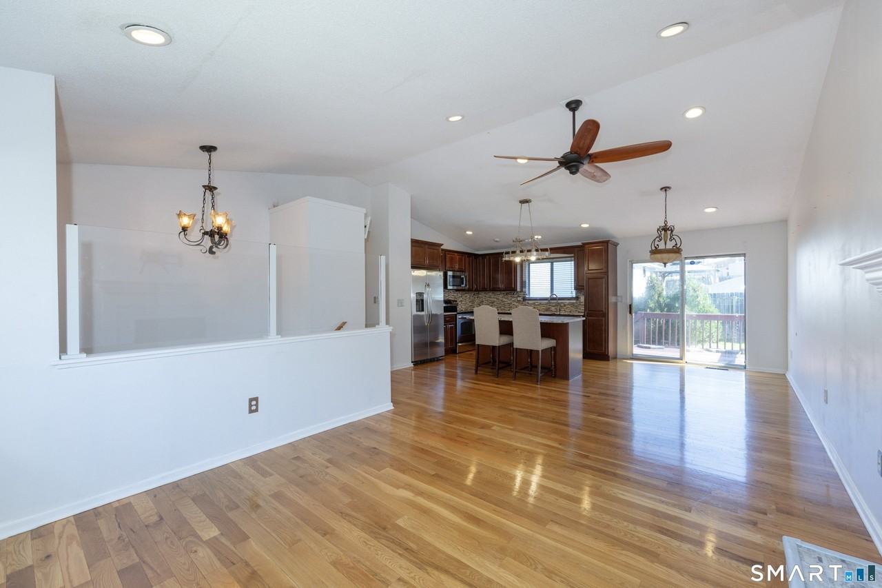 351 Bradley St - Photo 4 of 22