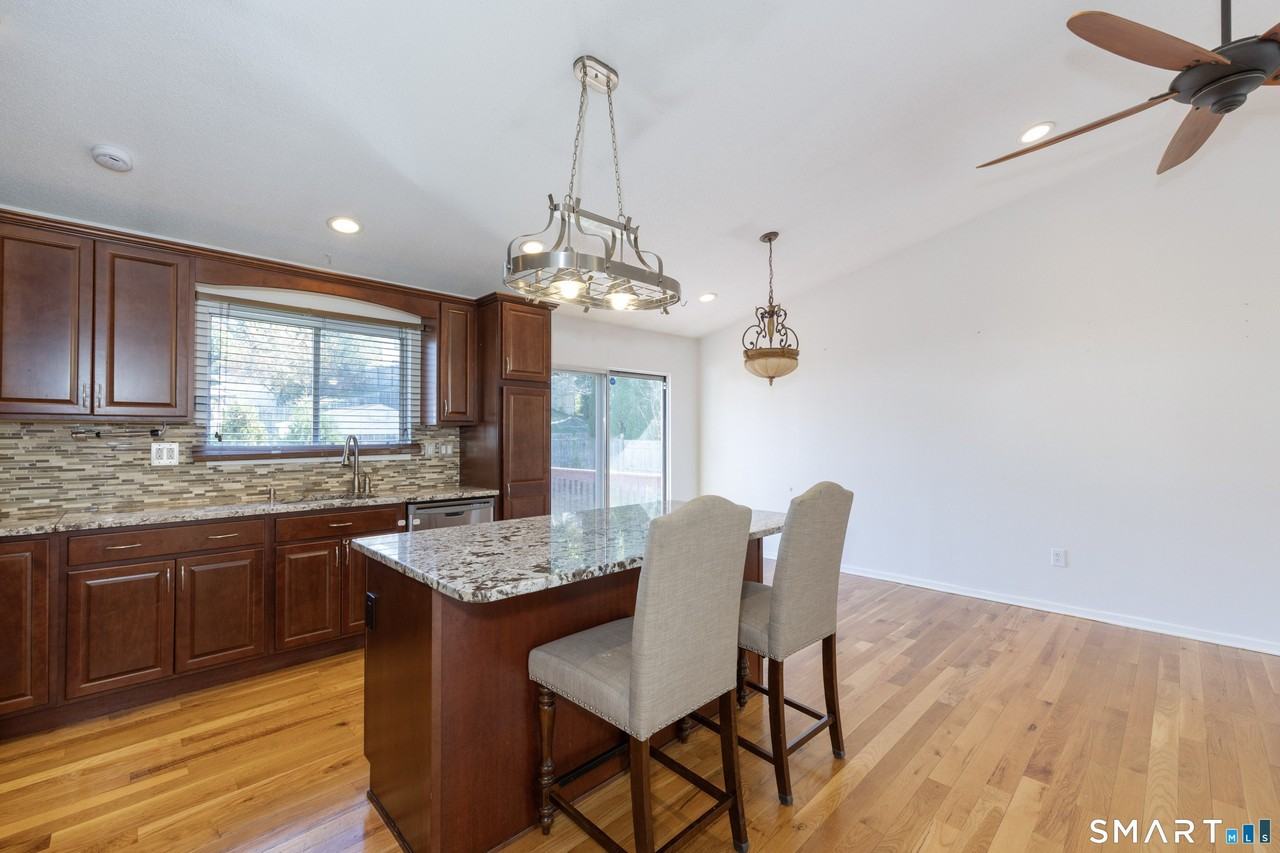 351 Bradley St - Photo 7 of 22