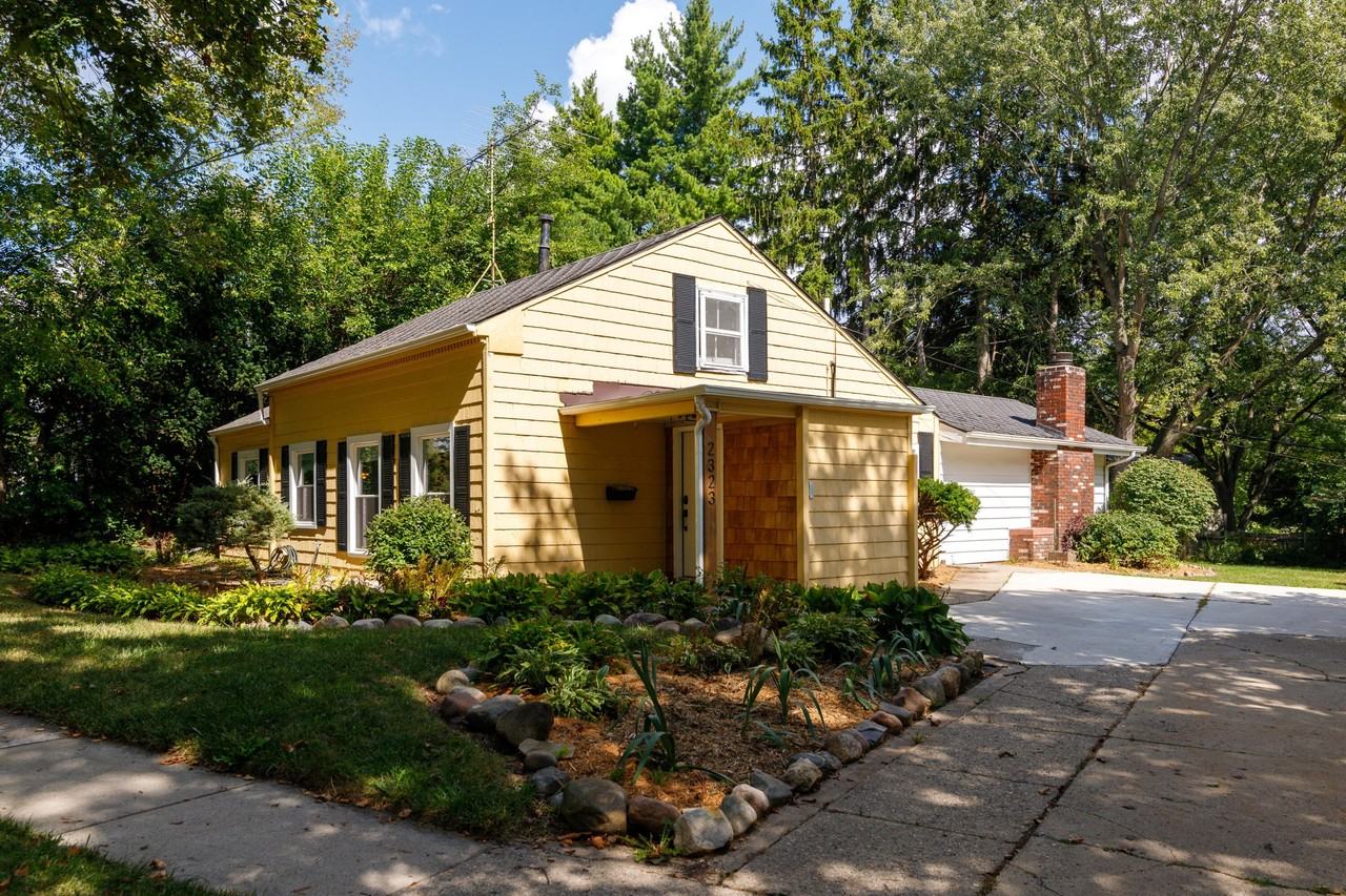 2323 Yost Blvd - Photo 2 of 24