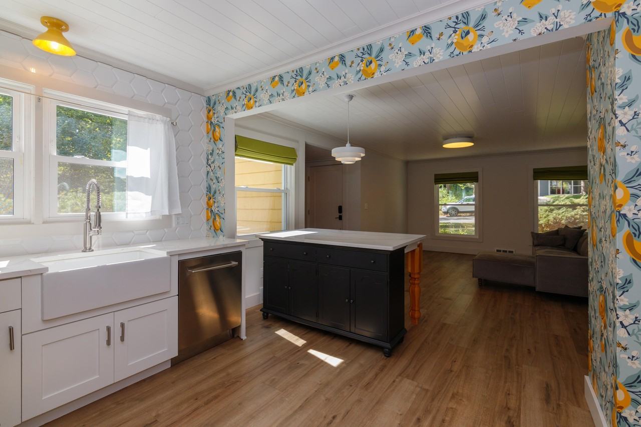 2323 Yost Blvd - Photo 5 of 24