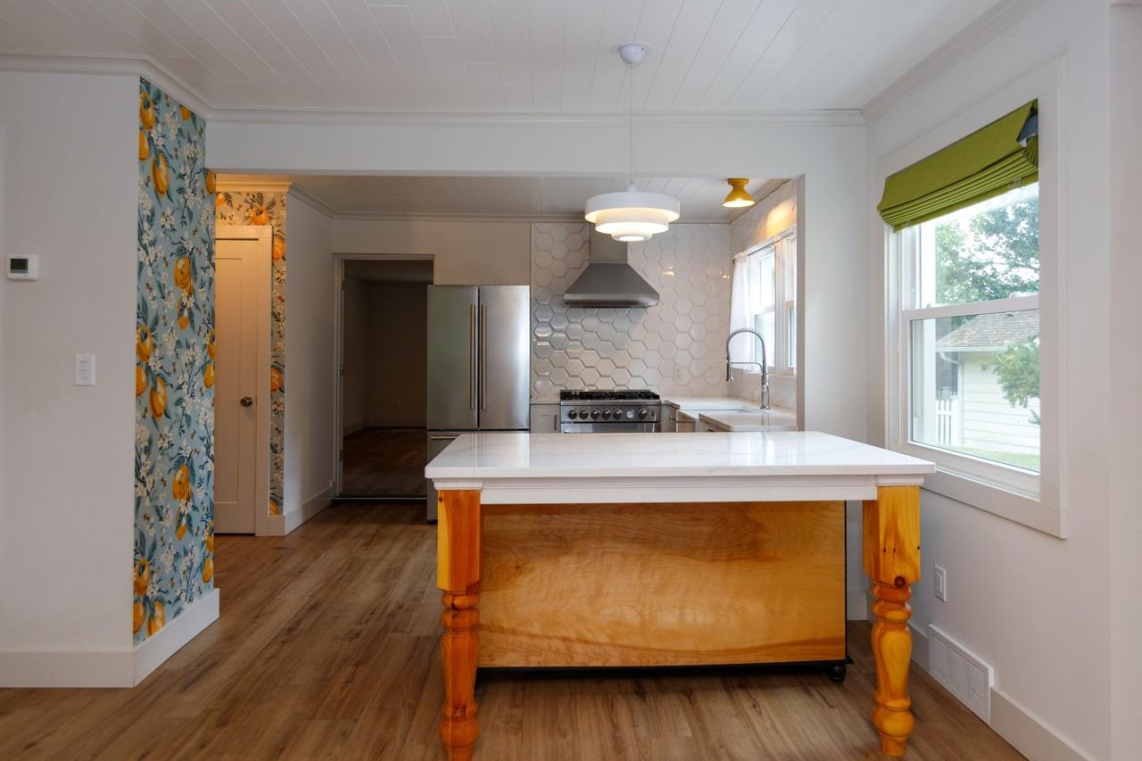 2323 Yost Blvd - Photo 7 of 24
