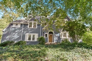 featured image of 147 Glen Ave