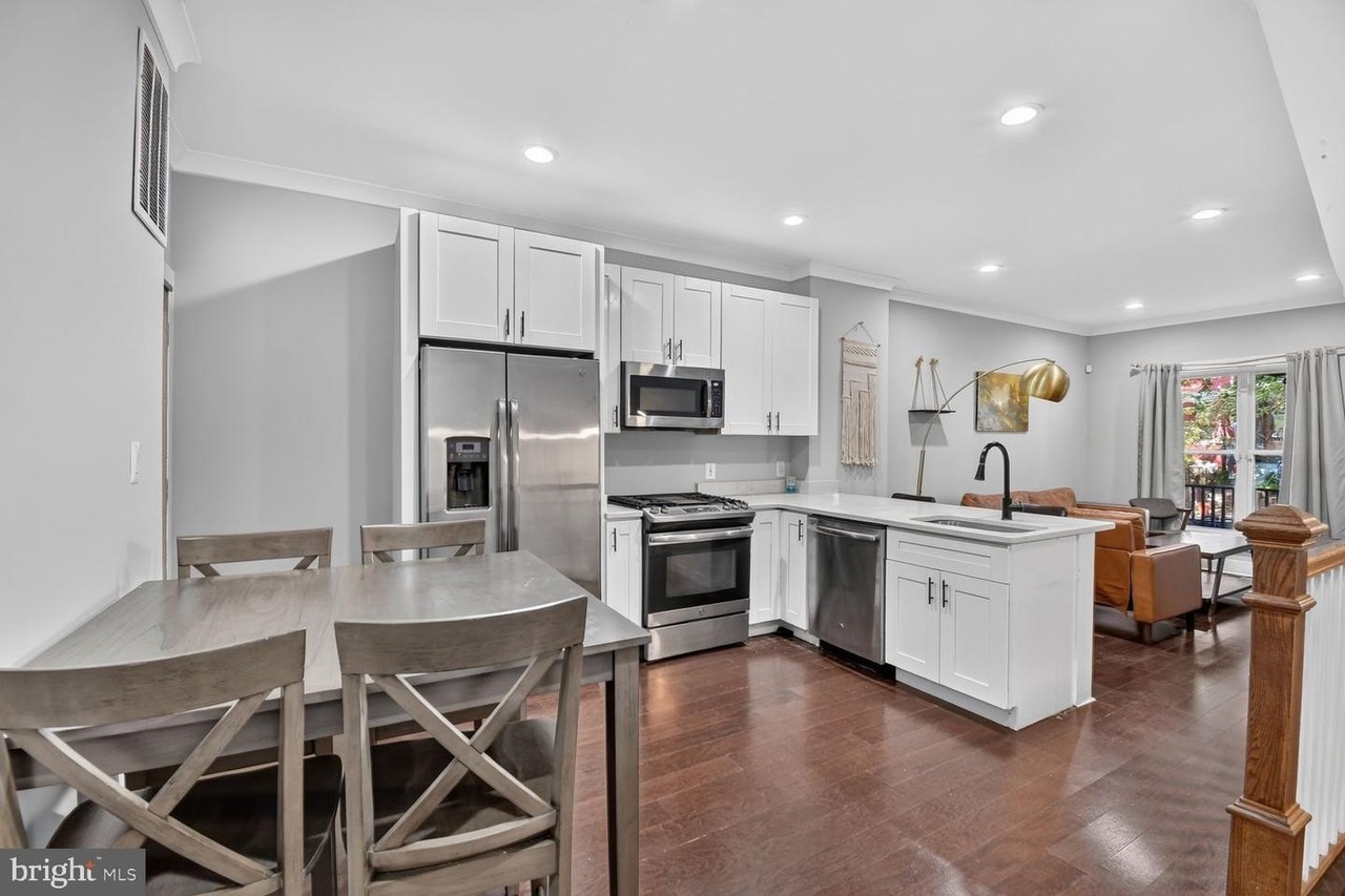 608 Irving St Nw - Photo 3 of 36