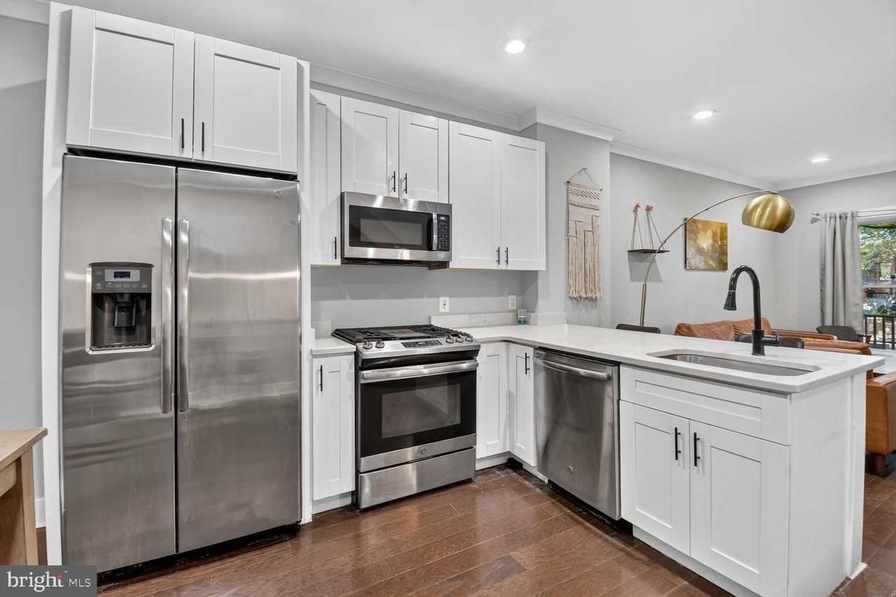 608 Irving St Nw - Photo 4 of 36