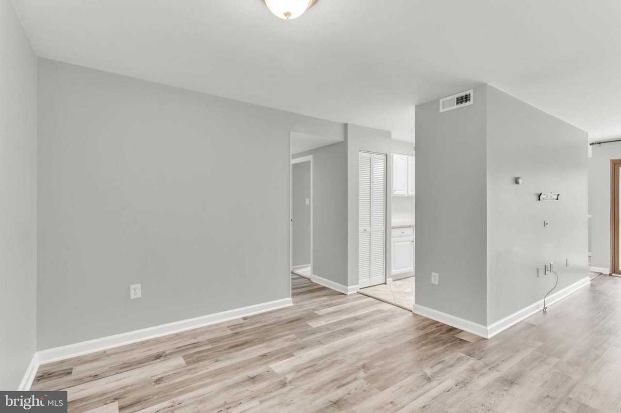 405 Christopher Ave - Photo 7 of 38