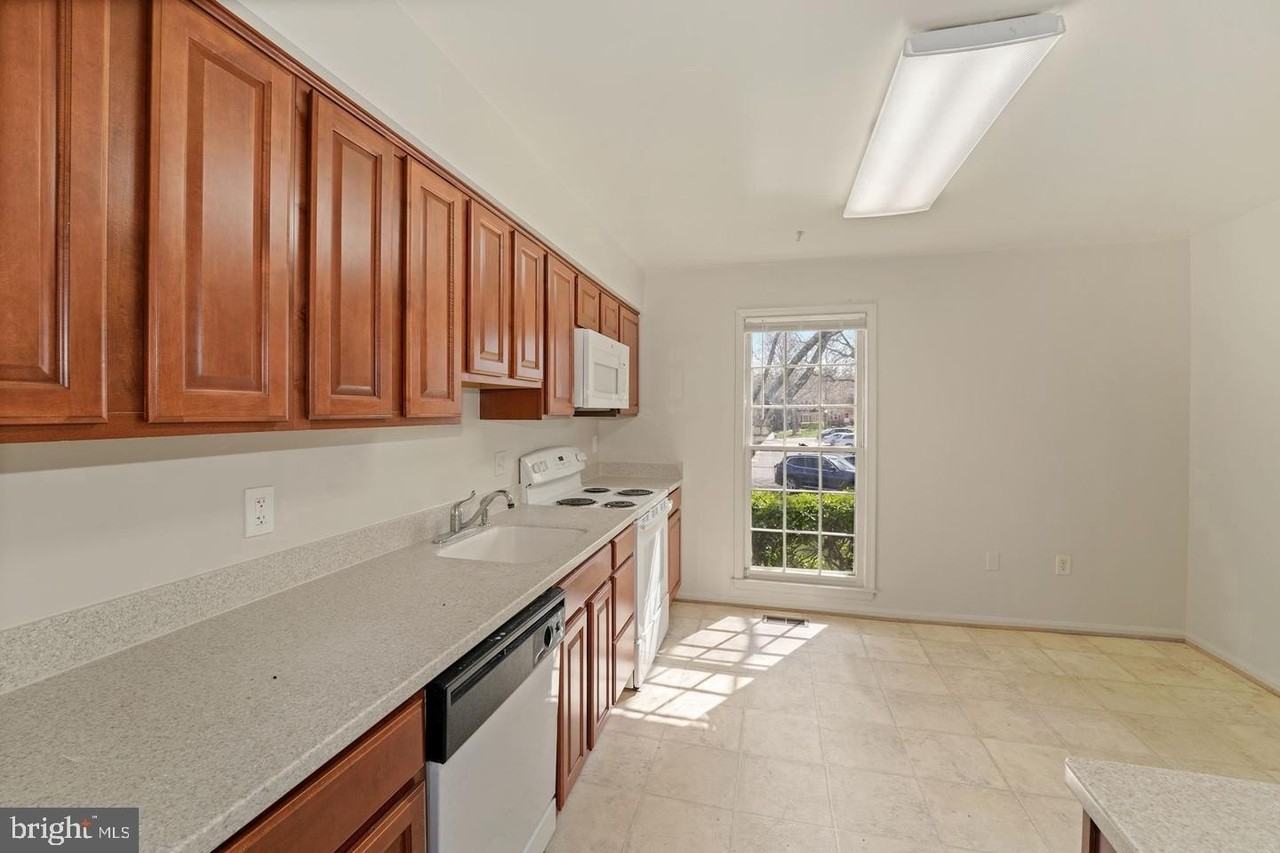 11950 Bargate Ct - Photo 3 of 21