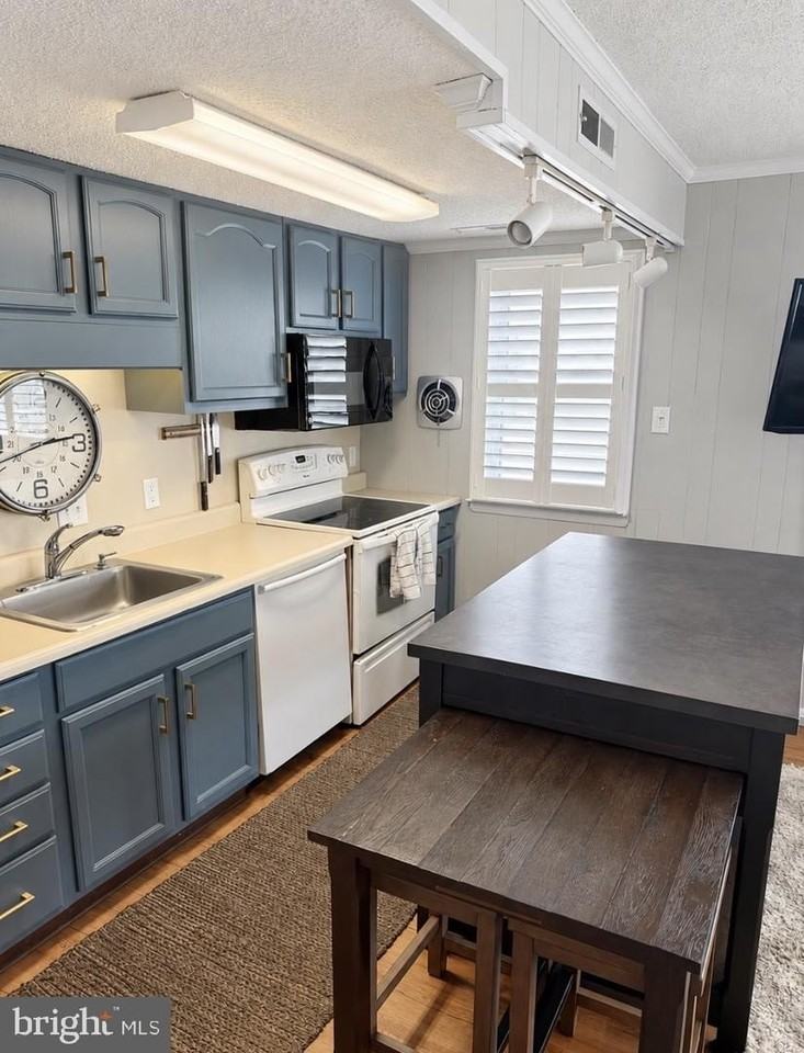 9 140th St - Photo 3 of 15