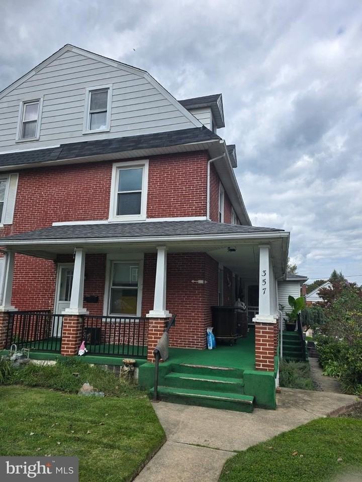 357 Jackson Ave - Photo 2 of 16
