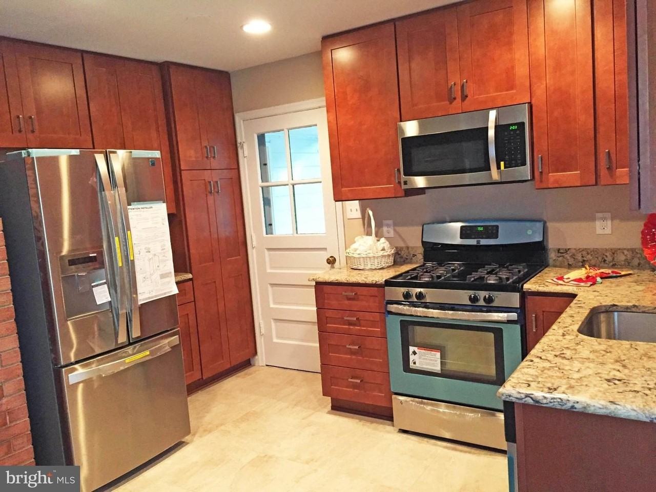 5618 Inverchapel Rd - Photo 4 of 13