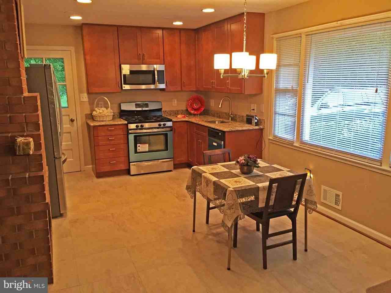 5618 Inverchapel Rd - Photo 6 of 13