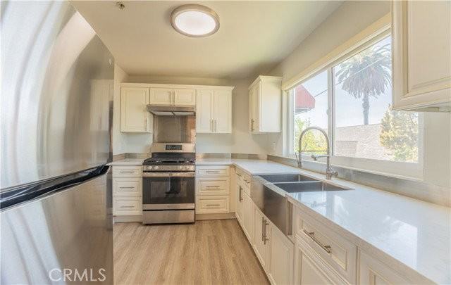 317 W Acacia Ave #4 - Photo 6 of 8