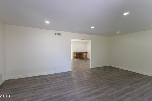 130 Peterson Ave - Photo 3 of 8