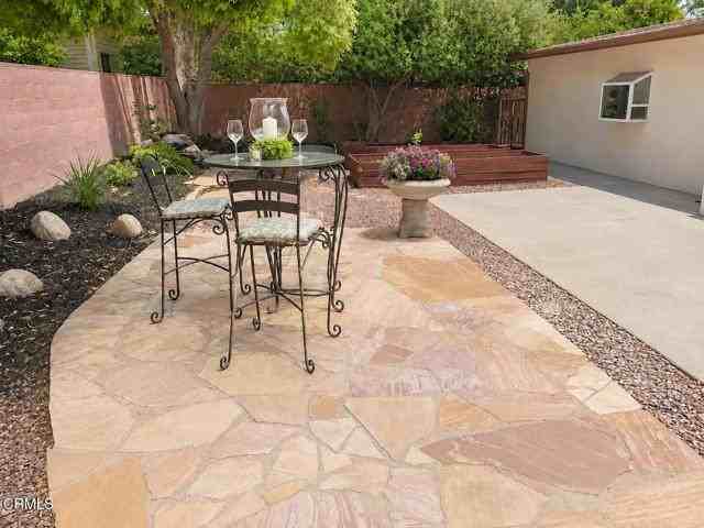 22901 Leadwell St - Photo 5 of 8